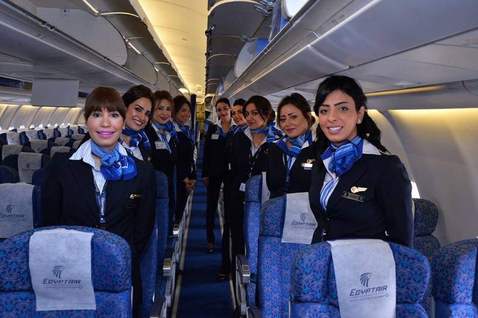 Египет авиаперелеты. Египет Эйр авиакомпания. Egypt Air бортпроводники. Одежда стюардов Egypt Air. Египет Аирлинес самолет.