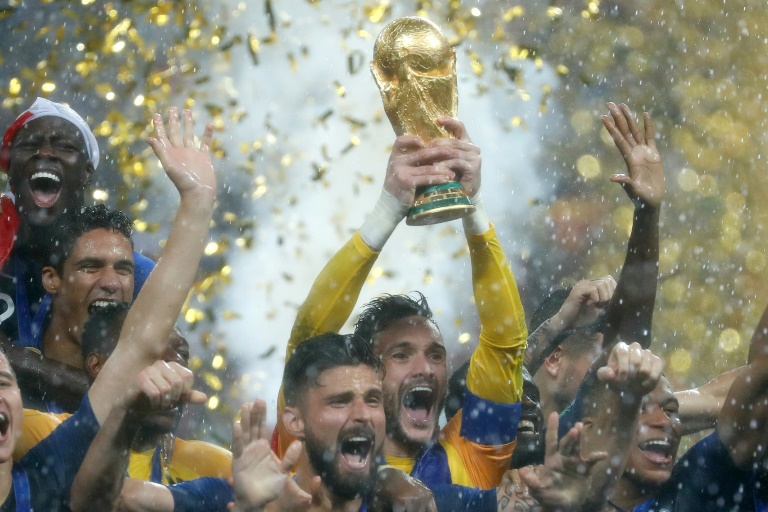 France Goalkeeper Hugo Lloris Lifts The World Cup Trophy Egypt Independent