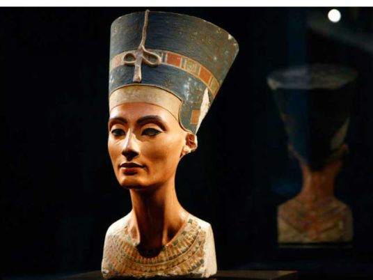 Egypts Lost Queen Nefertiti May Lie Concealed In King Tuts Tomb Egypt Independent 