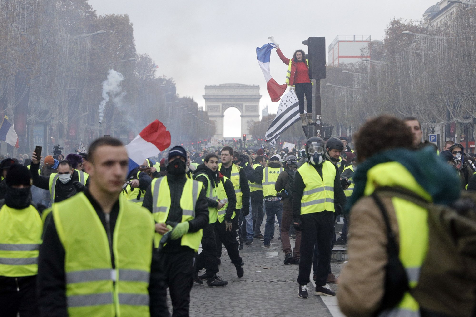 Paris police bracing for more violent protests
