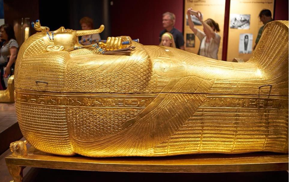 Ministry of Antiquities starts restoration of King Tutankhamun's coffin ...

