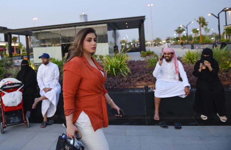  Rebel Saudi Women Shun Obligatory Abaya Robe Egypt Independent