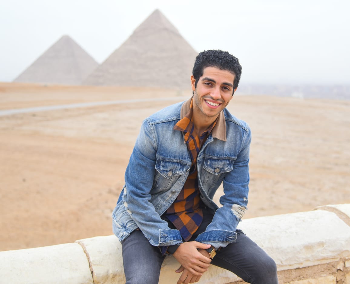 Photos Egyptian Film Star Mena Massoud Visits The Pyramids Egypt Independent 