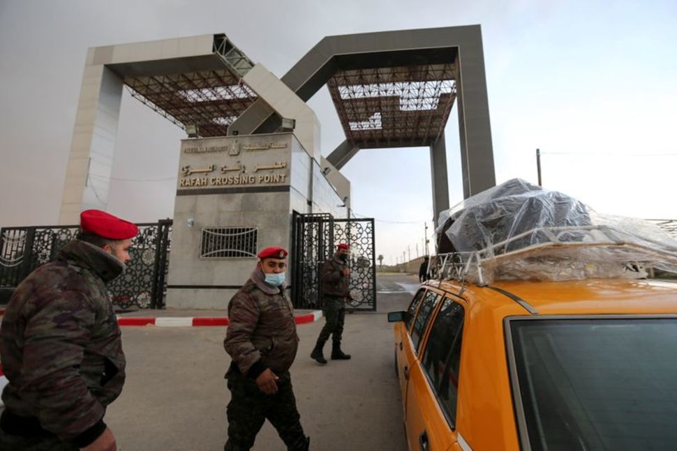 Rafah border crossing remains open for injured Palestinians - Egypt ...