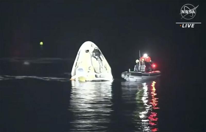 SpaceX returns 4 astronauts to Earth; rare night splashdown - Egypt  Independent