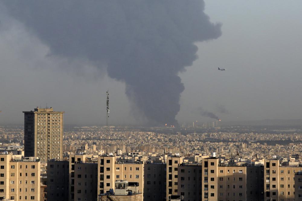 Oil refinery fire near Iran&rsquo;s capital burns into second day