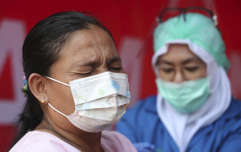 Asia welcomes US vaccine donations amid cold storage worries