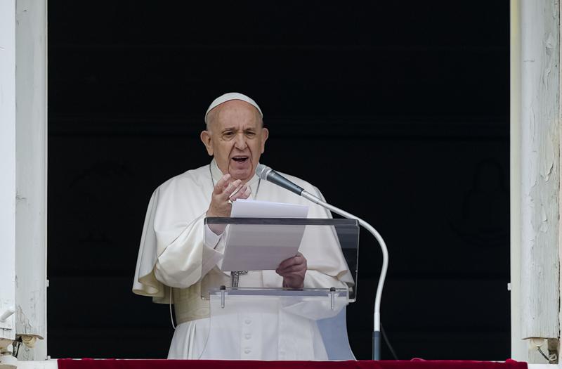 Pope voices sorrow over Canadian deaths, doesn&rsquo;t apologize