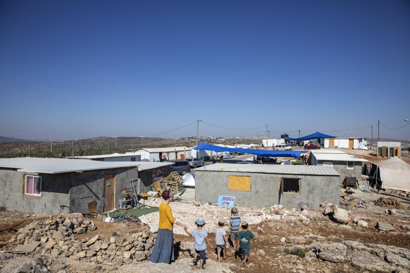 Israel reaches compromise with settlers on West Bank outpost