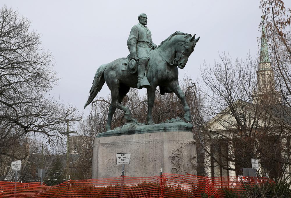 Robert E. Lee statue removed in Charlottesville