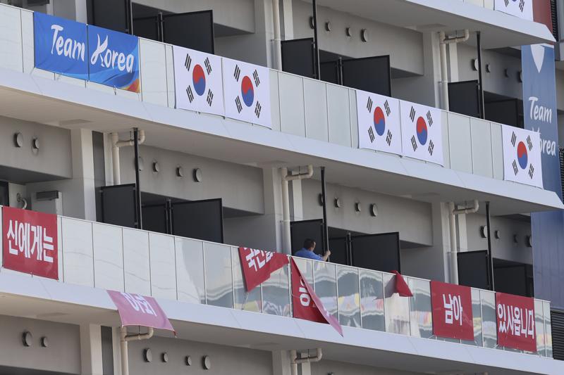 SKorea removes banners at Olympic village after IOC ruling SKorea removes banners at Olympic village after IOC ruling