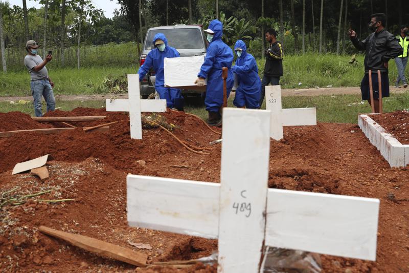 Indonesia reports 54,000 virus cases, becomes Asian hotspot
