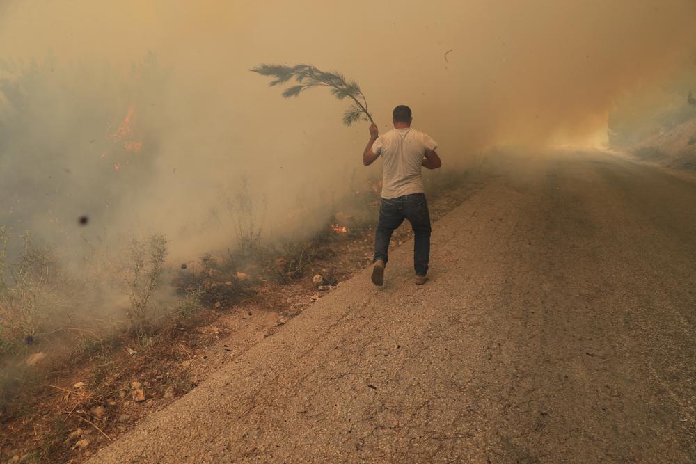 Wildfire rages for 2nd day in Lebanon, spreads to Syria