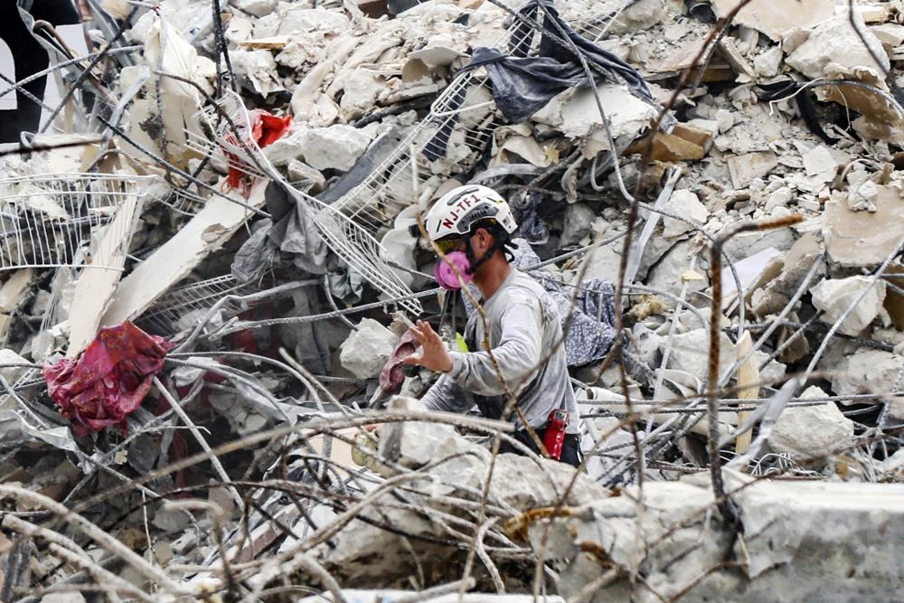 Crews give up hope of finding survivors at collapse site