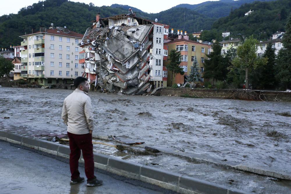 Death toll from floods in northern Turkey reaches 27