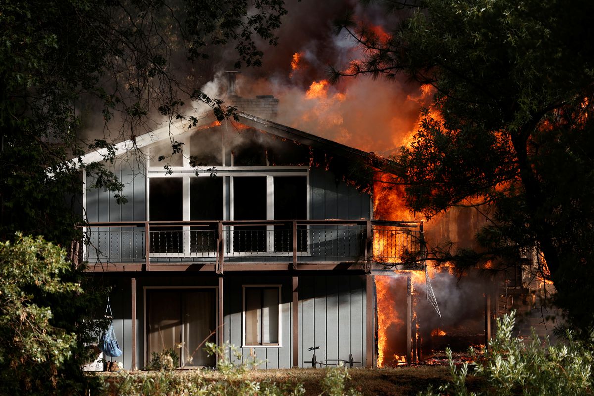 Thousands evacuate fast-moving California wildfire; homes burn Thousands evacuate fast-moving California wildfire; homes burn