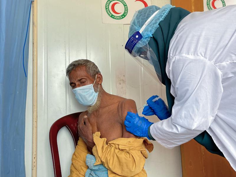Bangladesh vaccinating Rohingya refugees amid virus surge Bangladesh vaccinating Rohingya refugees amid virus surge