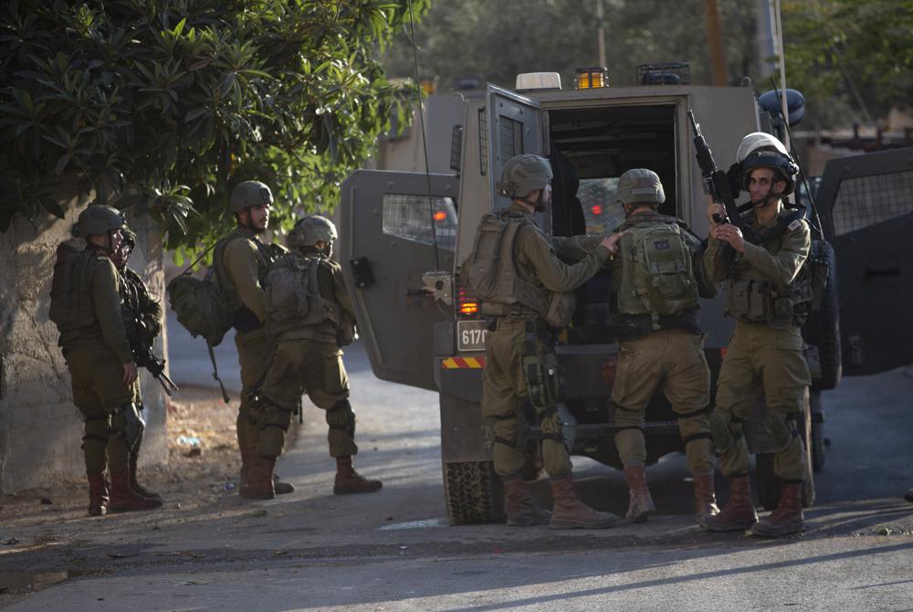 Palestinian tries to stab Israelis in West Bank, is shot dead