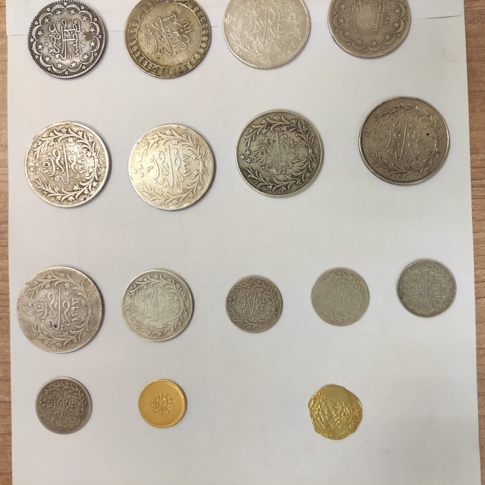 Photos: Authorities prevent smuggling of 34 antique Egyptian coins