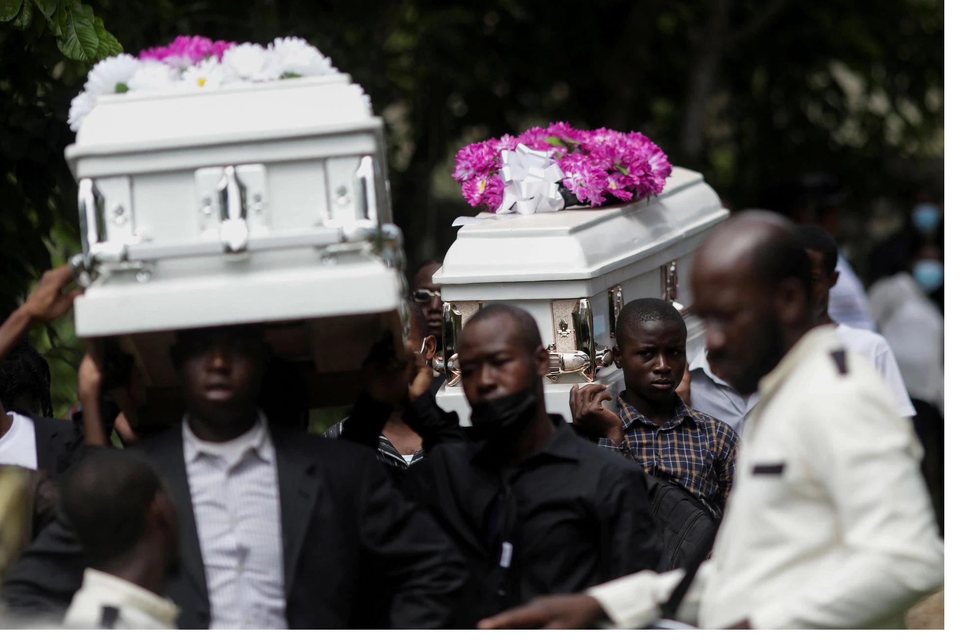&lsquo;Everyone was crying&rsquo;: grieving Haitians bury their dead a week after quake