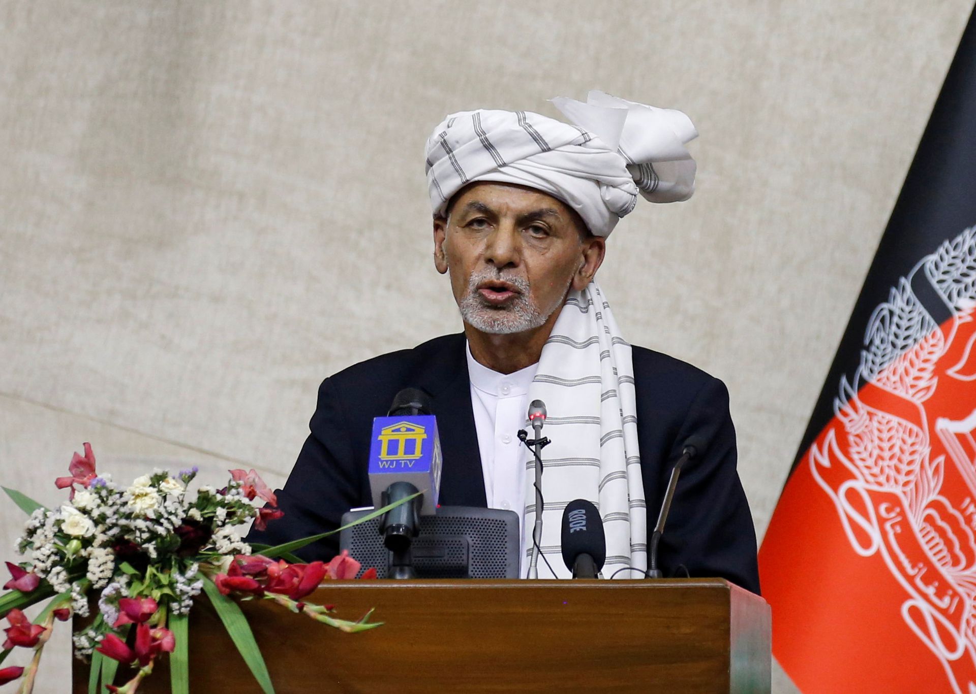 Afghan president says in urgent talks as Taliban take key town near Kabul