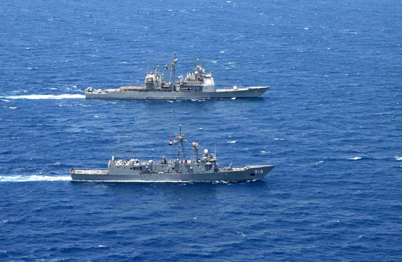 U0ksUFbR-Egypt-US-navies-participate-in-Red-Sea-transit-training.jpg