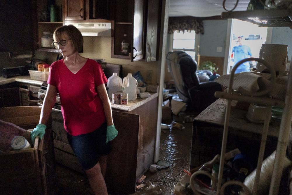 Survivors grapple with aftermath of deadly Tennessee flood Survivors grapple with aftermath of deadly Tennessee flood
