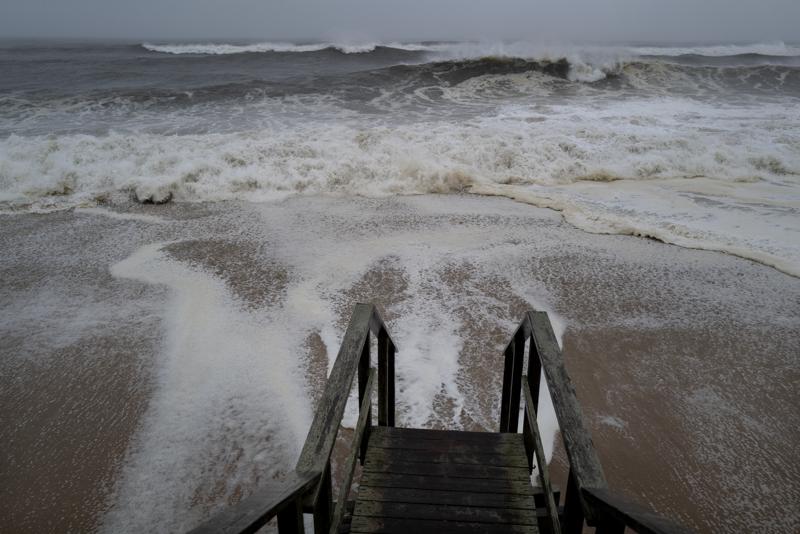 Henri heads Northeast as millions gird for winds, flooding