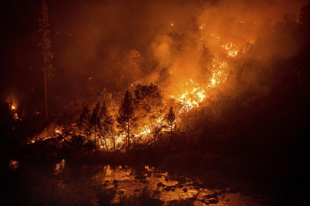 Crews battle to protect Lake Tahoe region from wildfire