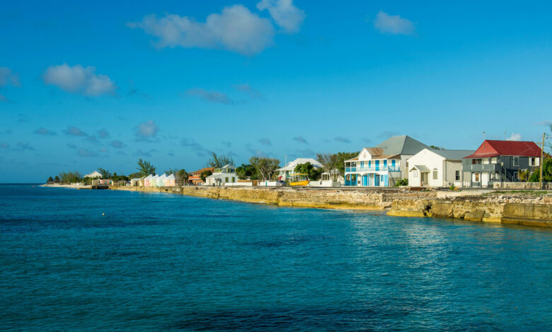 2AAWB2G Colonial houses in front of beach against blue sky during sunny day, Cockburn town, Grand Turk-Creator: Westend61 GmbH / Alamy Stock Photo Creator: Westend61 GmbH / Alamy Stock Photo | Credit: Alamy Stock Photo