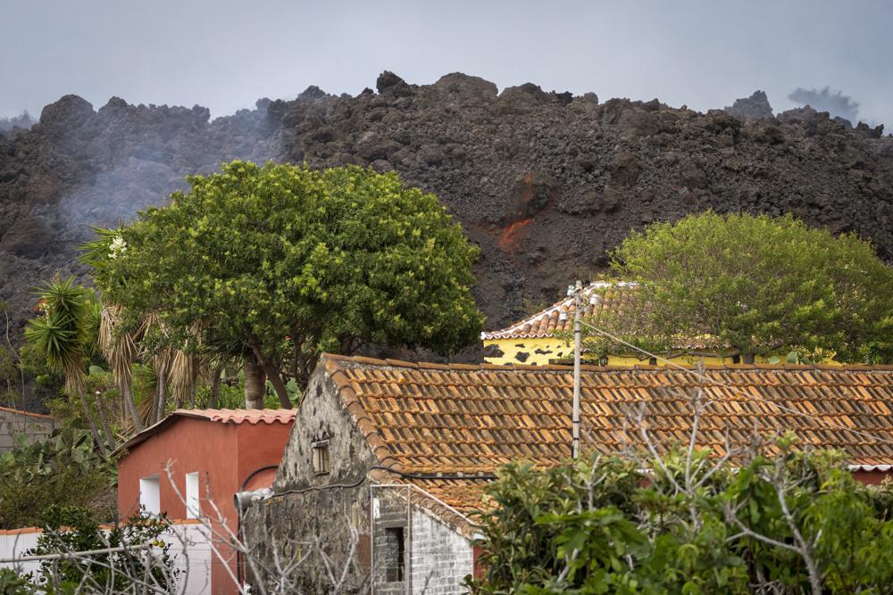 ‘My whole life in a van’: Islanders flee Spanish volcano ‘My whole life in a van’: Islanders flee Spanish volcano