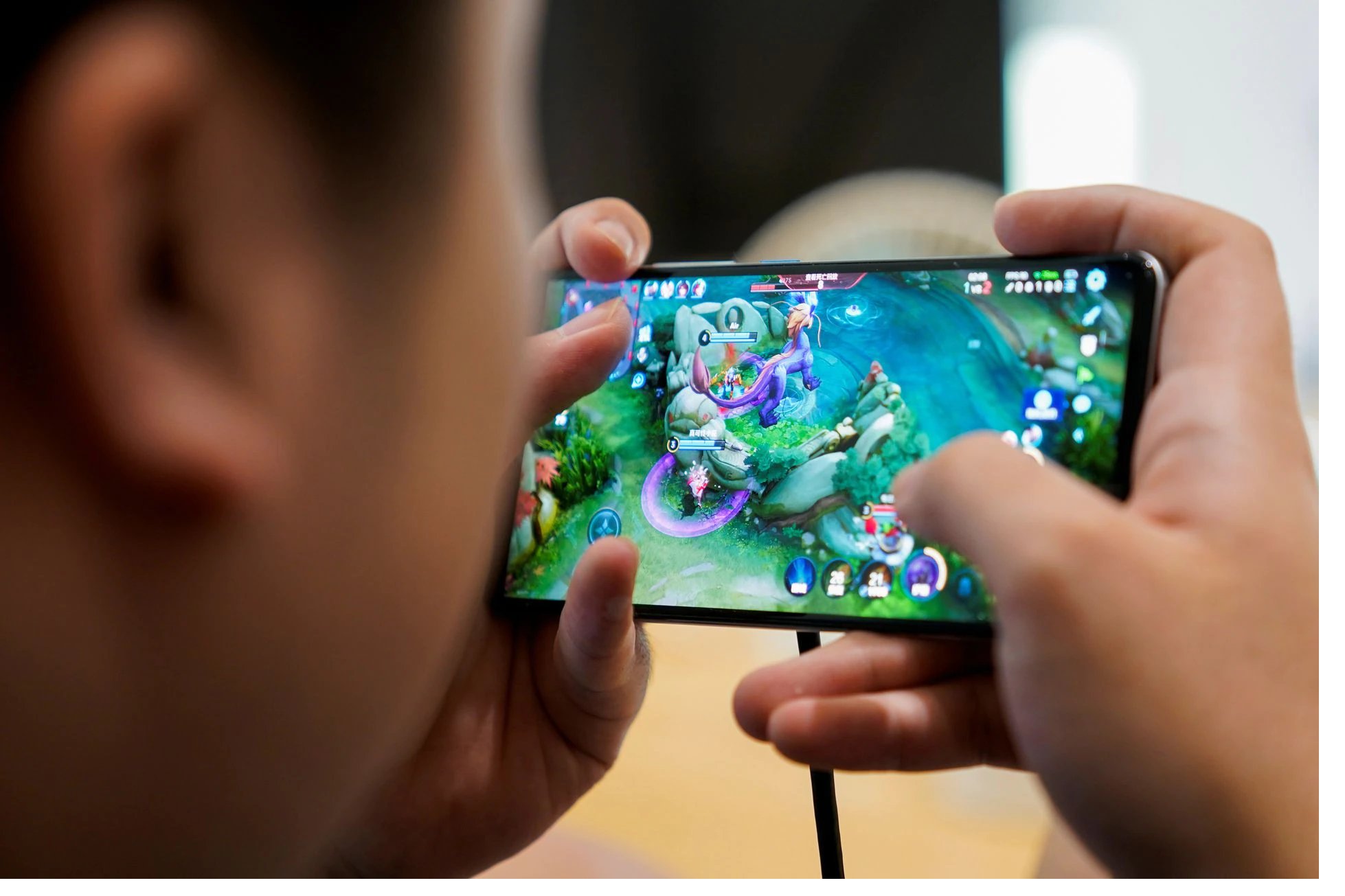 China&rsquo;s esports powerhouse status undermined by tough new gaming rules for under 18s