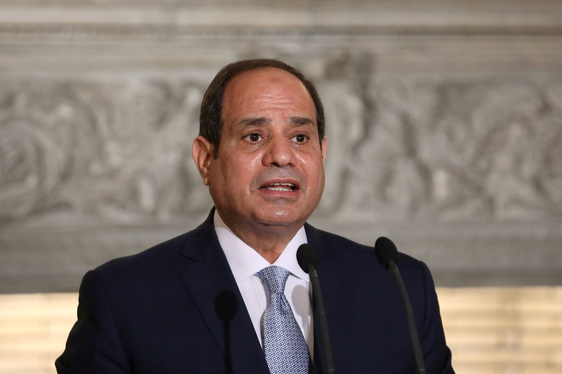 Egypt&rsquo;s Sisi declares interest in hosting COP27 next year