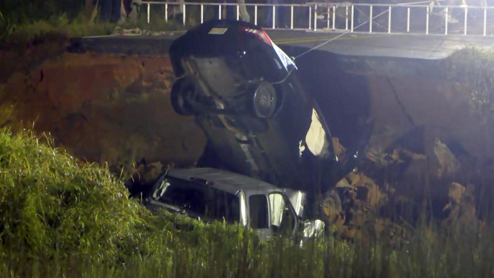 Crash victim recalls terror after Mississippi road collapse