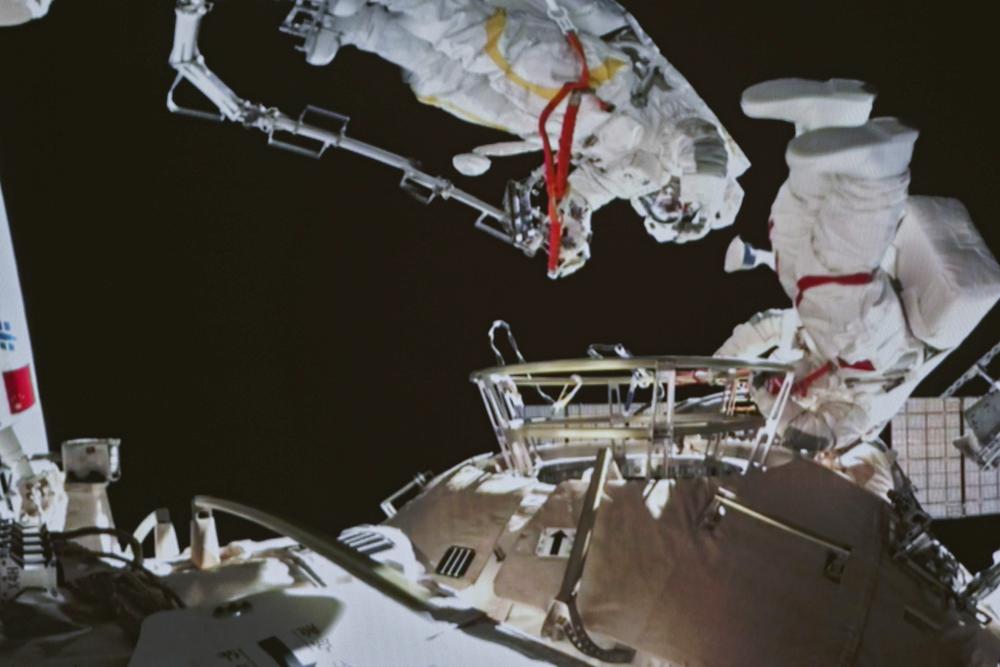 China’s 1st woman to spacewalk works 6 hours outside station China’s 1st woman to spacewalk works 6 hours outside station