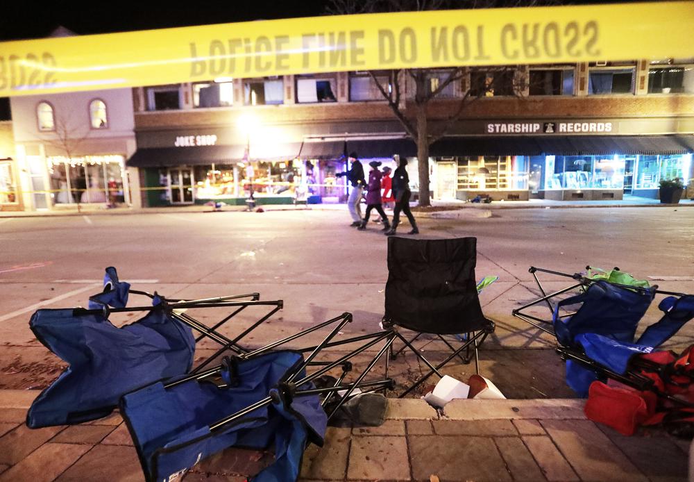 5 dead, 40 injured after SUV speeds into Christmas parade