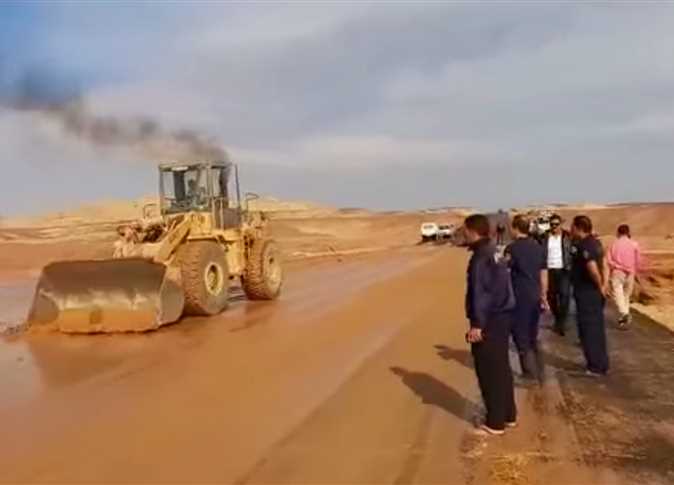 Video: Transport Ministry closes roads in Upper Egypt over torrential rains