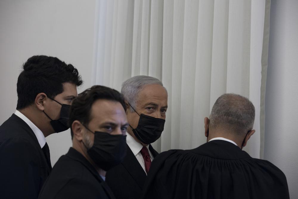 Former Netanyahu aide testifies in ex-PM&rsquo;s corruption trial