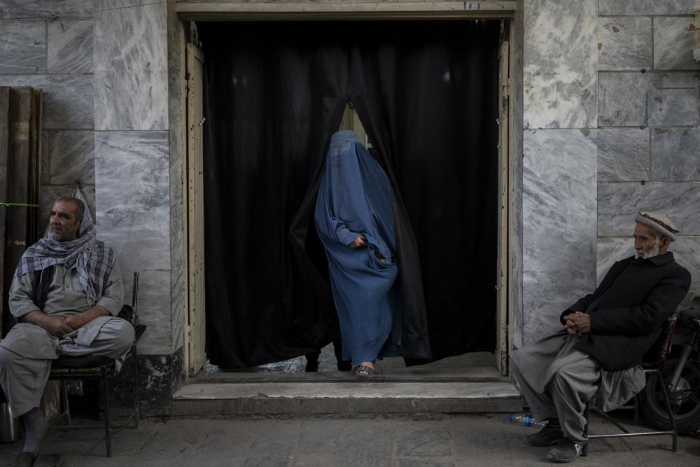 Despite mistrust, Afghan Shiites seek Taliban protection
