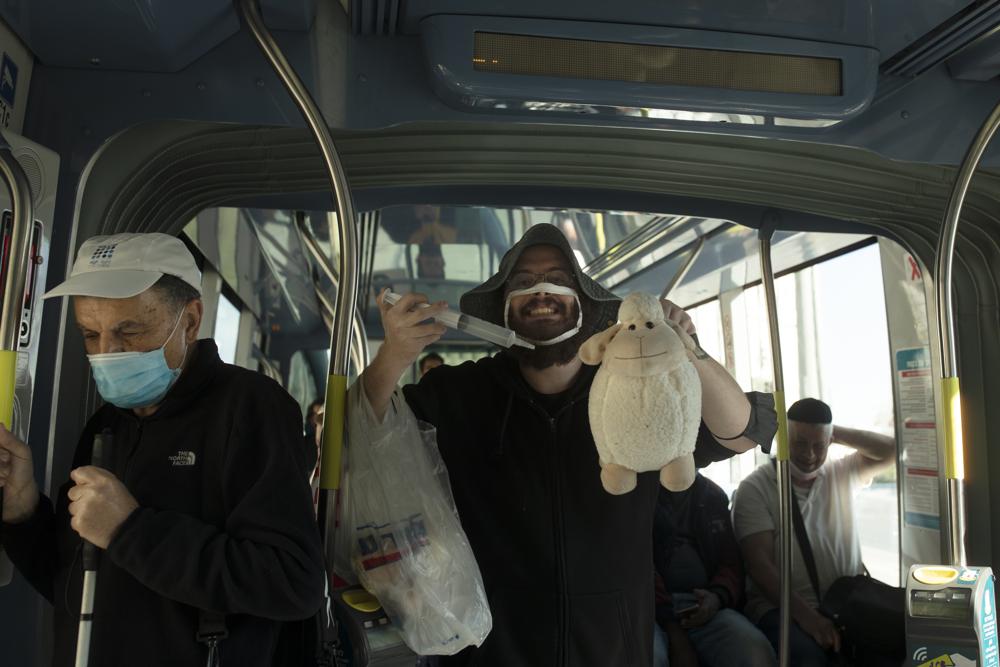 Israel warns of ‘emergency’ after detecting new virus strain