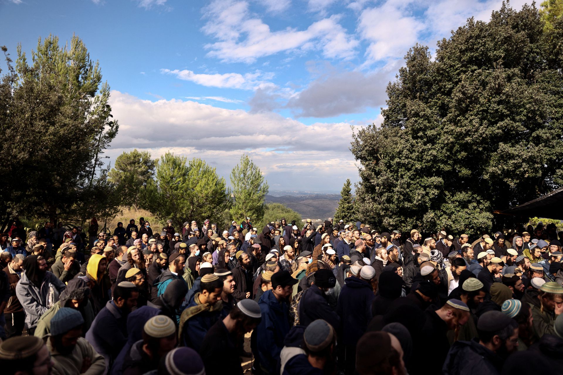 Settlers clash with Palestinians in aftermath of West Bank killing