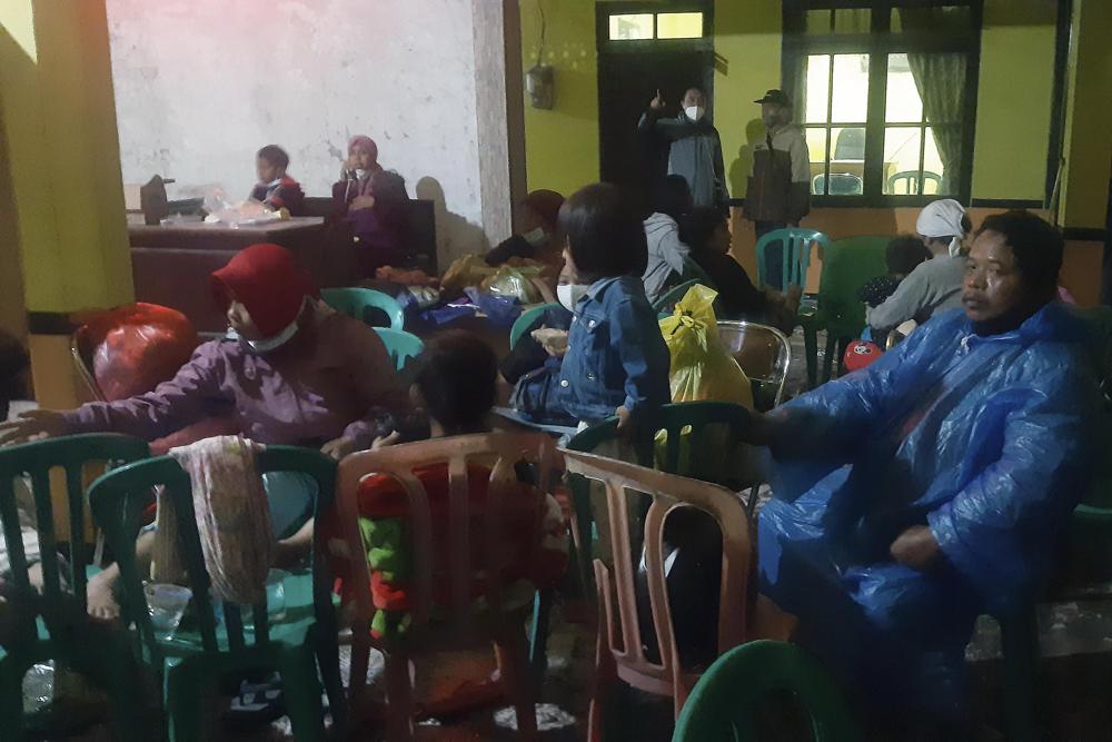 Indonesia&rsquo;s Semeru volcano erupts, spews huge ash cloud