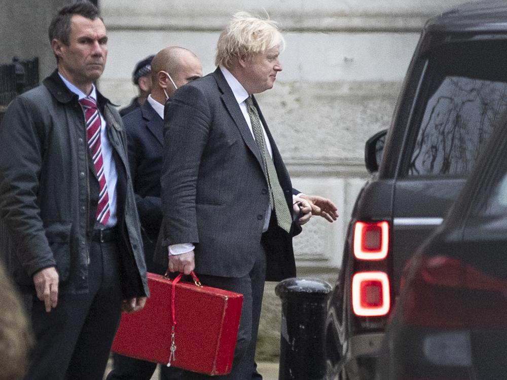 UK Brexit minister quits as new COVID rules spark anger