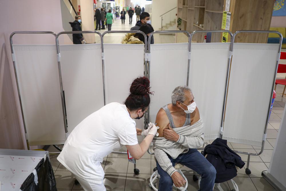 Health Ministry provides coronavirus vaccine to refugees using UNHCR certificate