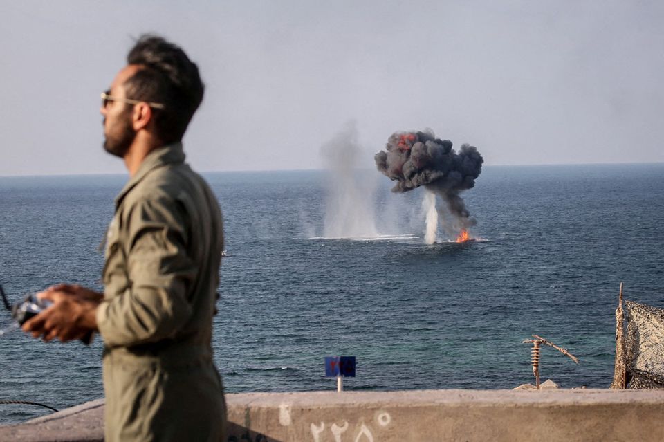 Iran says war games in Gulf were warning to Israel Iran says war games in Gulf were warning to Israel