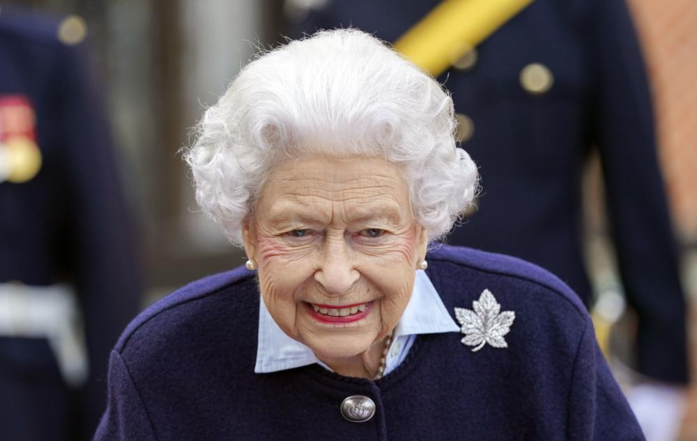 Queen Elizabeth II to skip Christmas trip amid omicron surge Queen Elizabeth II to skip Christmas trip amid omicron surge