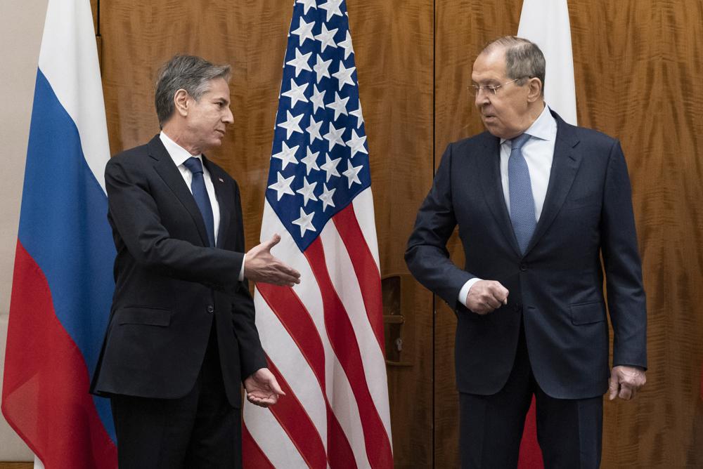 US and Russia try to lower temperature in Ukraine crisis