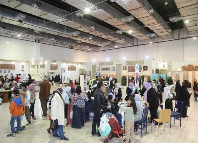 How to get to Cairo International Book Fair by bus?