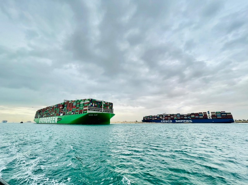 Suez Canal Authority to reduce ship transit fees
