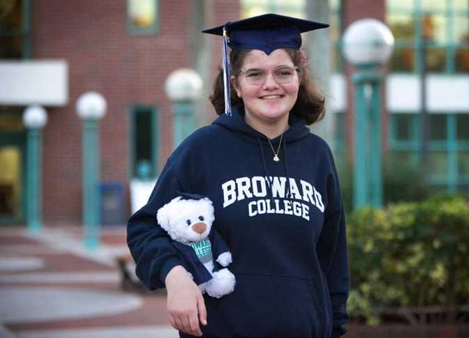 Who is Sawsan Ahmed, the youngest student ever to graduate from Broward College?